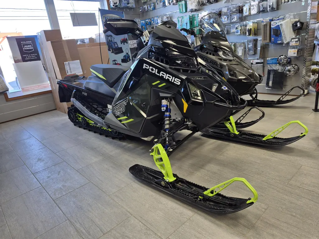 Polaris 850 SWITCHBACK ASSAULT 146 2026 - S26TLR8RS