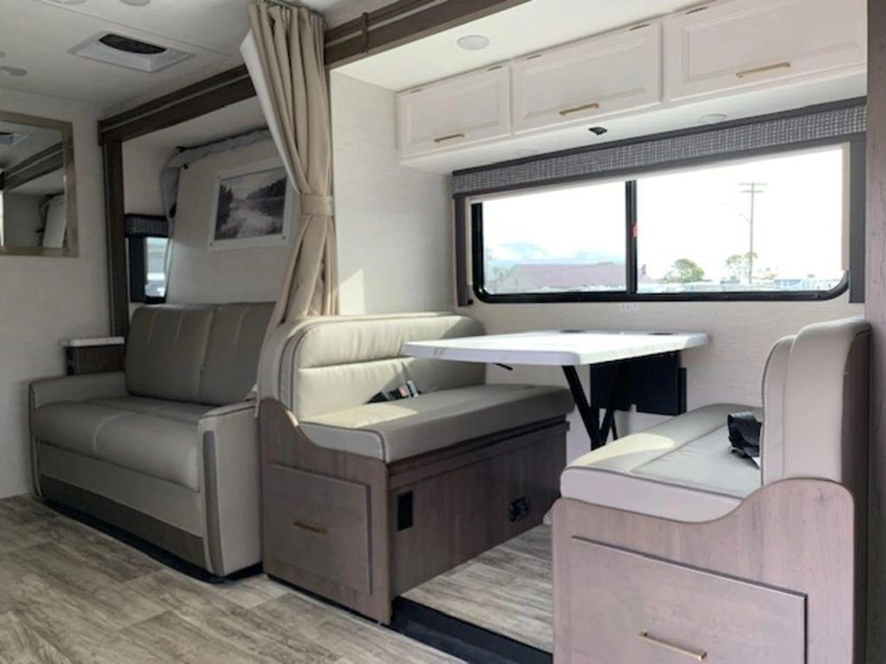 2024 Thor Motor Coach 24lt alt