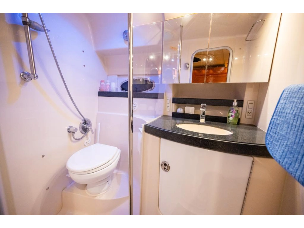 2007 Regal 3760 Commodore alt