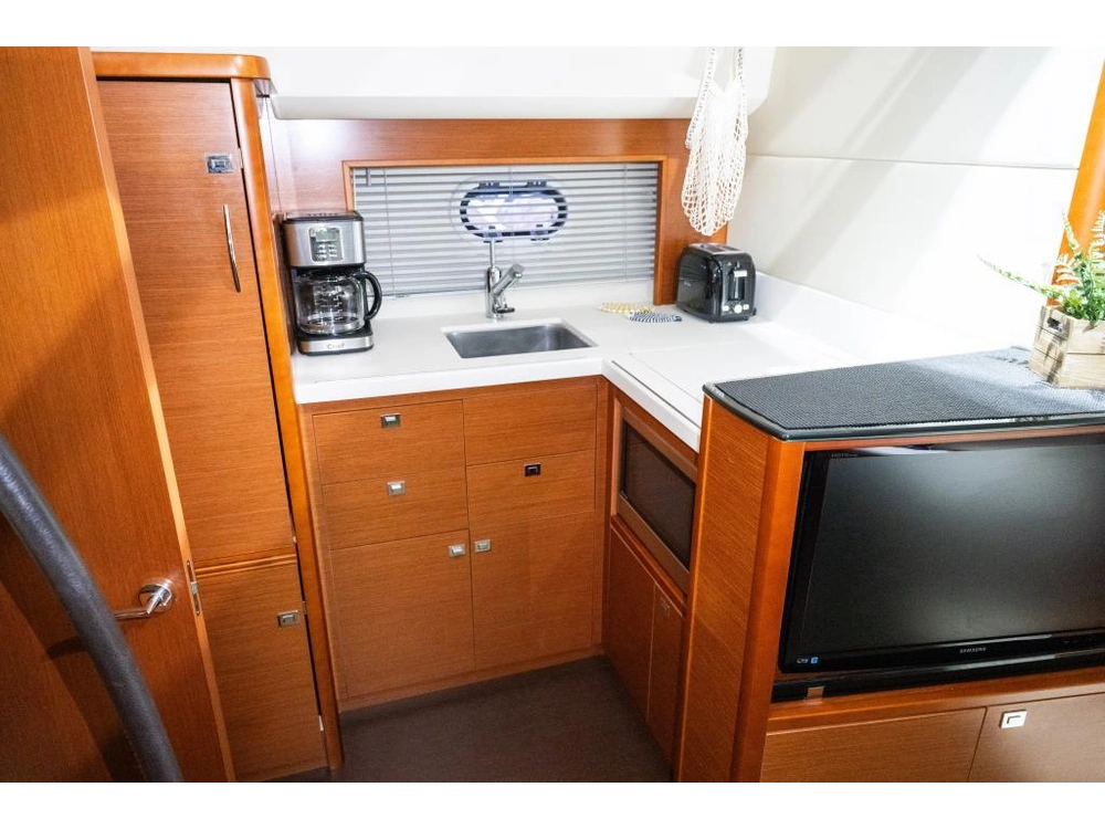 2013 Jeanneau Prestige 390s alt