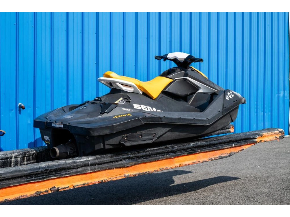 Bombardier Spark 2021 alt