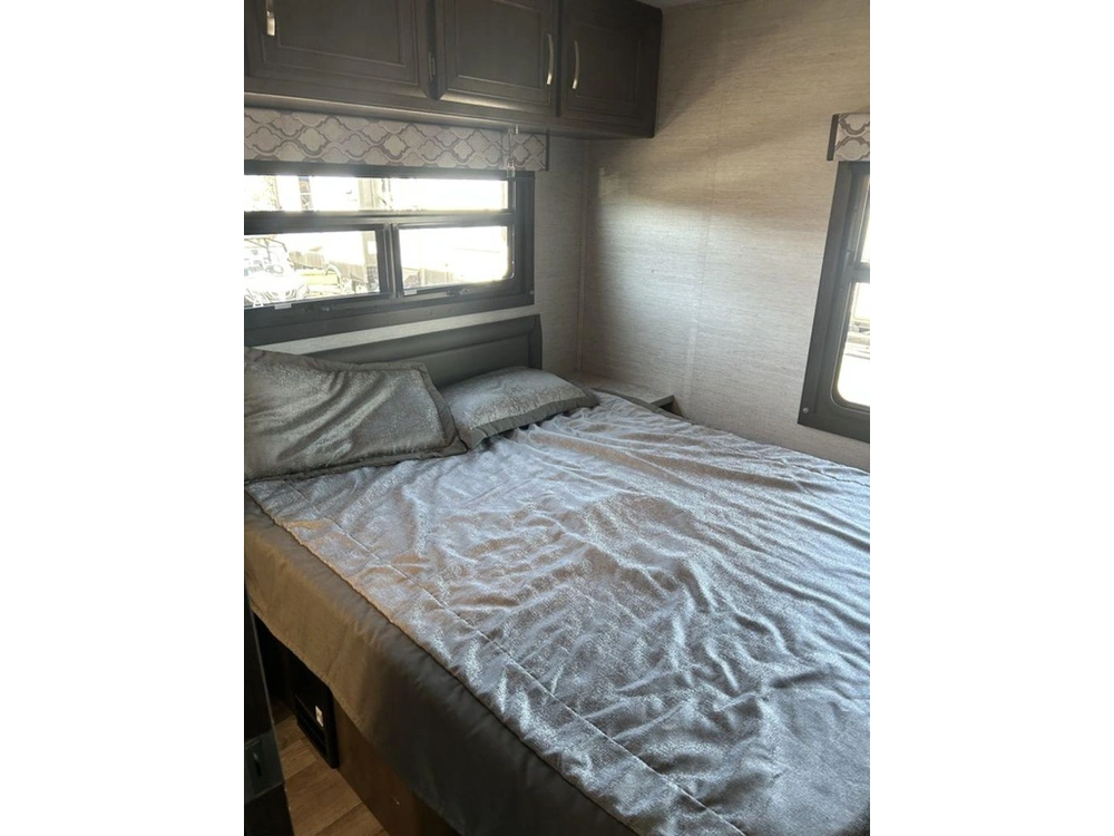 2021 Jayco Redhawk 31f alt