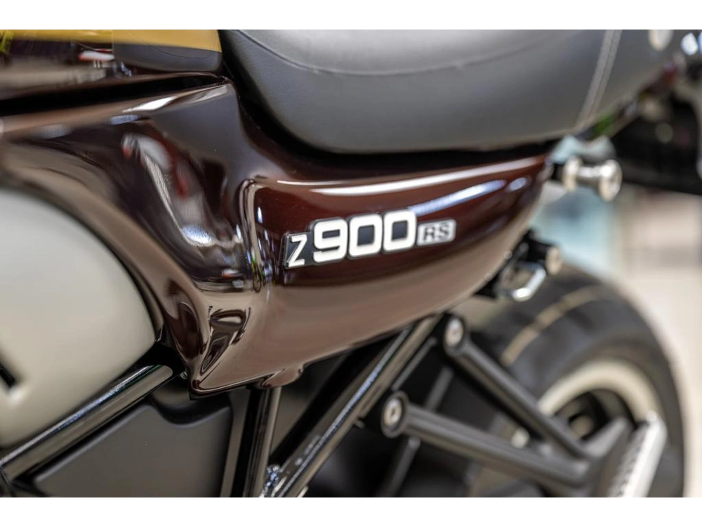 2025 Kawasaki Z900rs alt