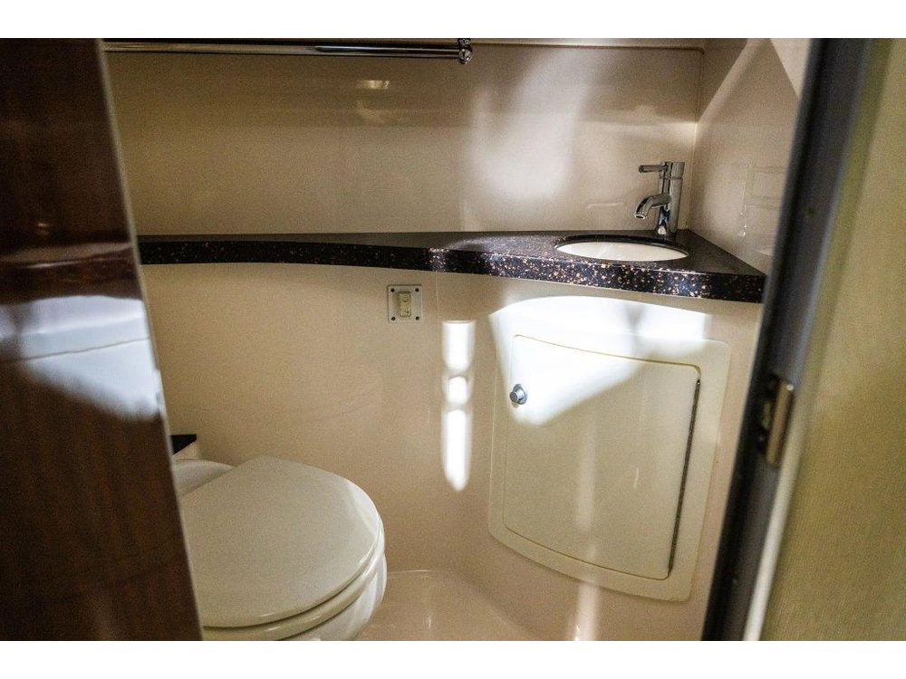 2013 Regal 28 Express alt