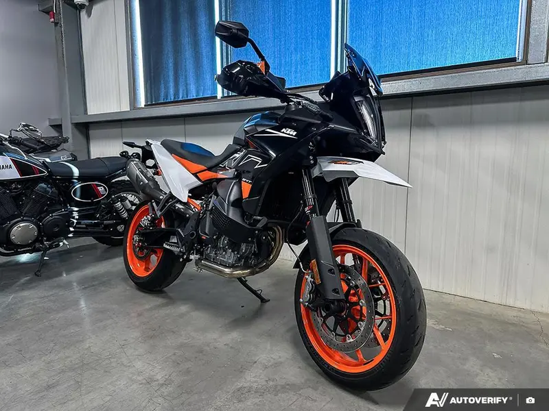 2024 KTM 890 SMT thumbnail 2