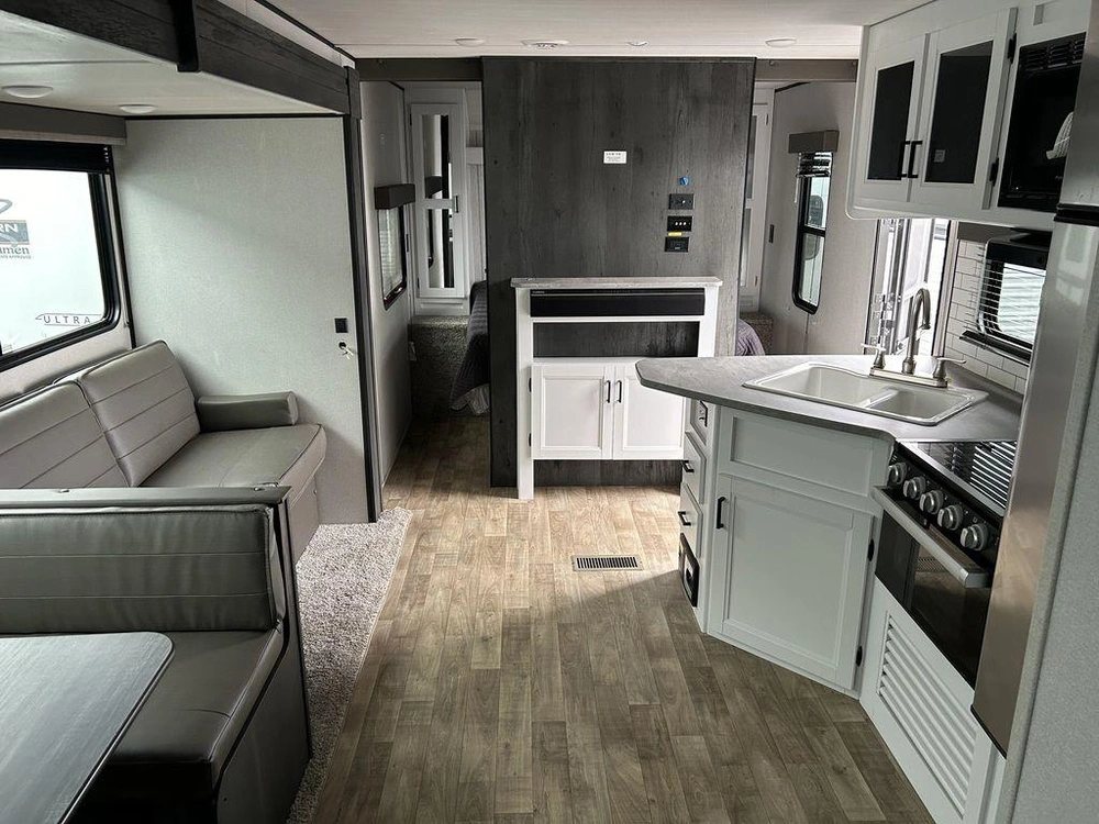 2022 Keystone Rv Hideout 318br alt