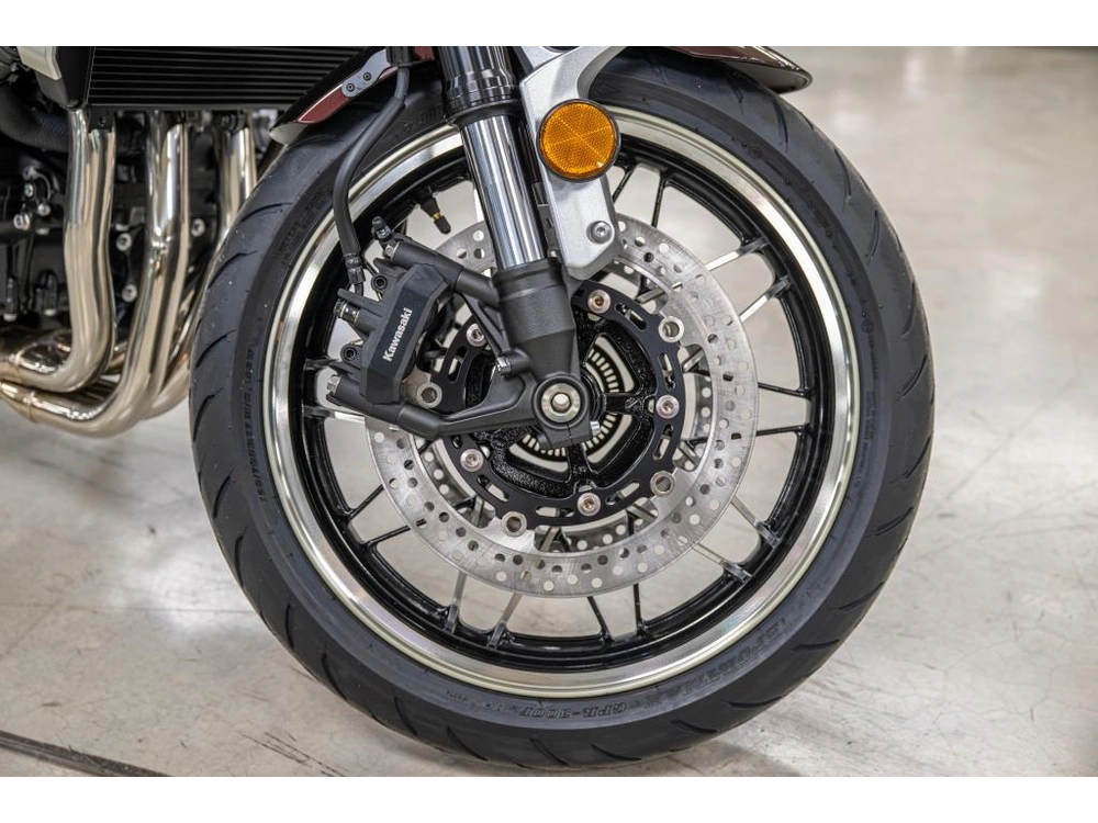 2025 Kawasaki Z900rs alt