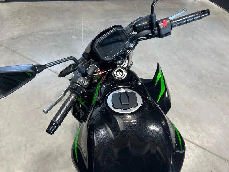 2025 Kawasaki Z650 thumbnail 4