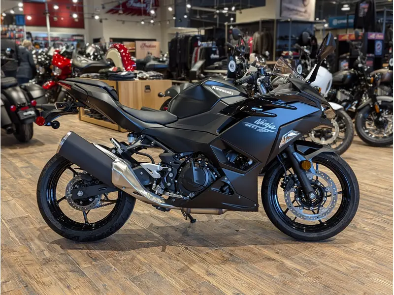 2026 Kawasaki Ninja 500 // Metallic Flat Spark Black/Metallic Spark Black thumbnail 2