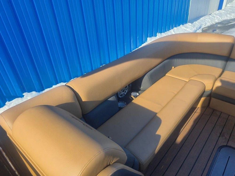 Bentley Elite 253 Swingback 2026 alt