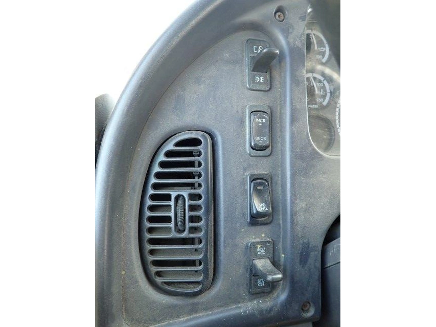 Freightliner M2106 2005