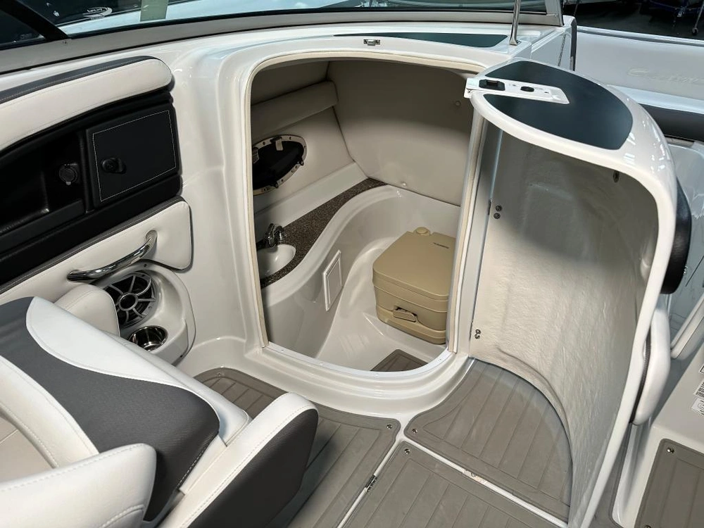 Crownline E 235 2022 alt