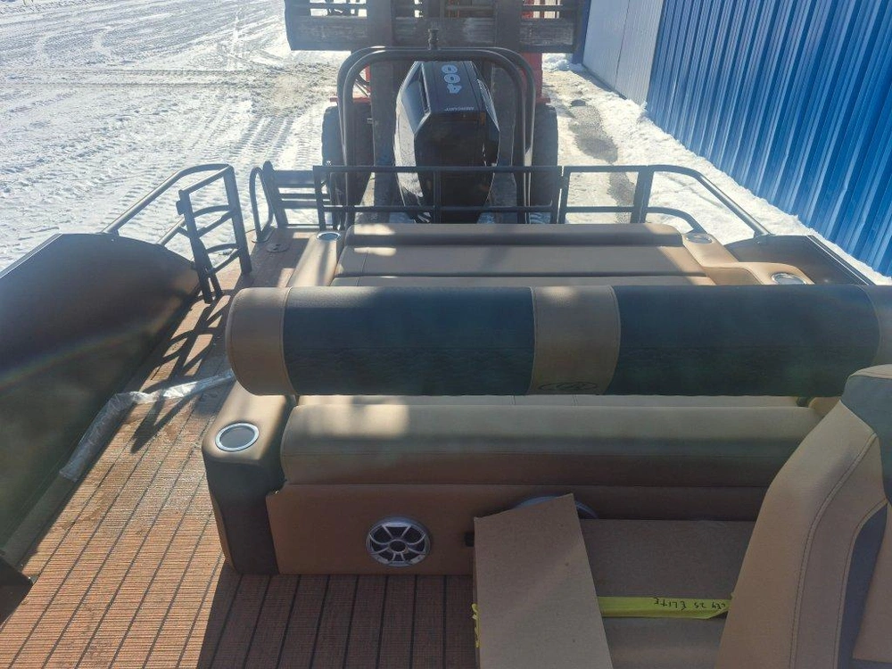 Bentley Elite 253 Swingback 2026 alt