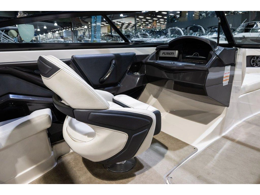 Monterey Boats 214 Ss Br 2014 alt