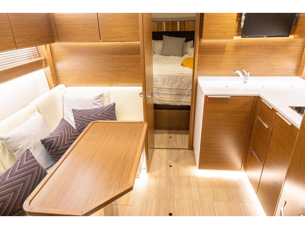 Bavaria S36 Coupe Volvo D3-220 2018 alt