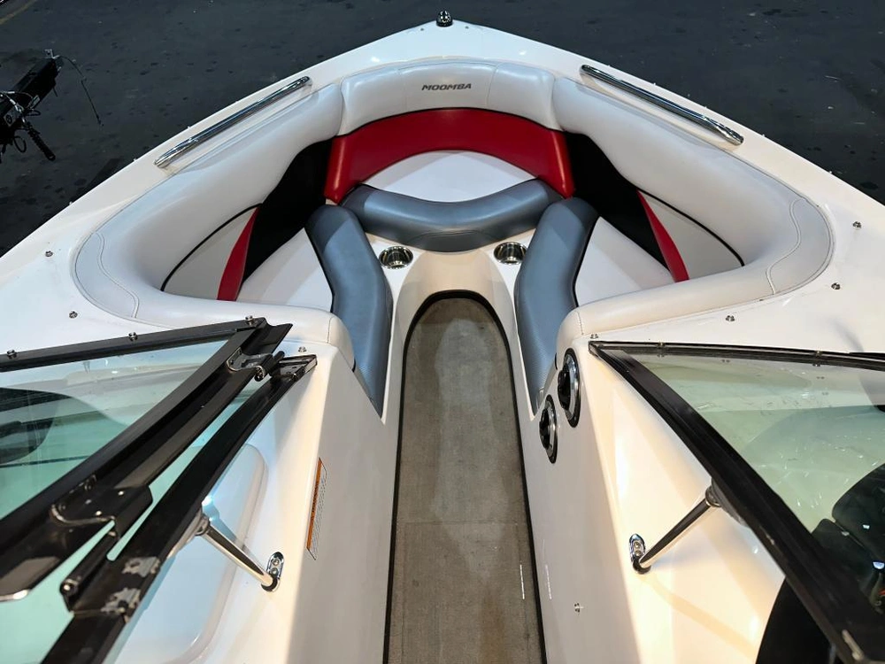 Moomba Outback V 2012 alt