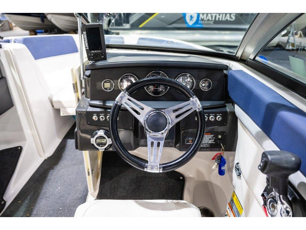 2012 Four Winns 230 Horizon alt