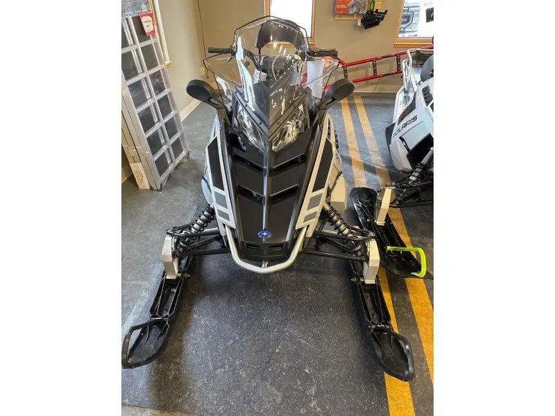 2025 Polaris 550 VOYAGEUR LXT ES