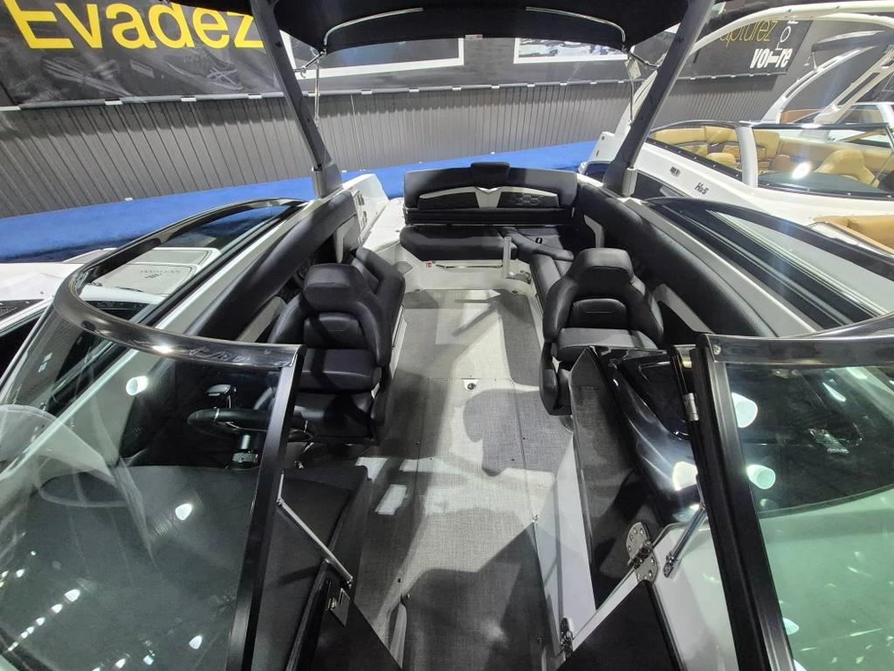 Four Winns Hd8 6.2l/350hp 2026 alt