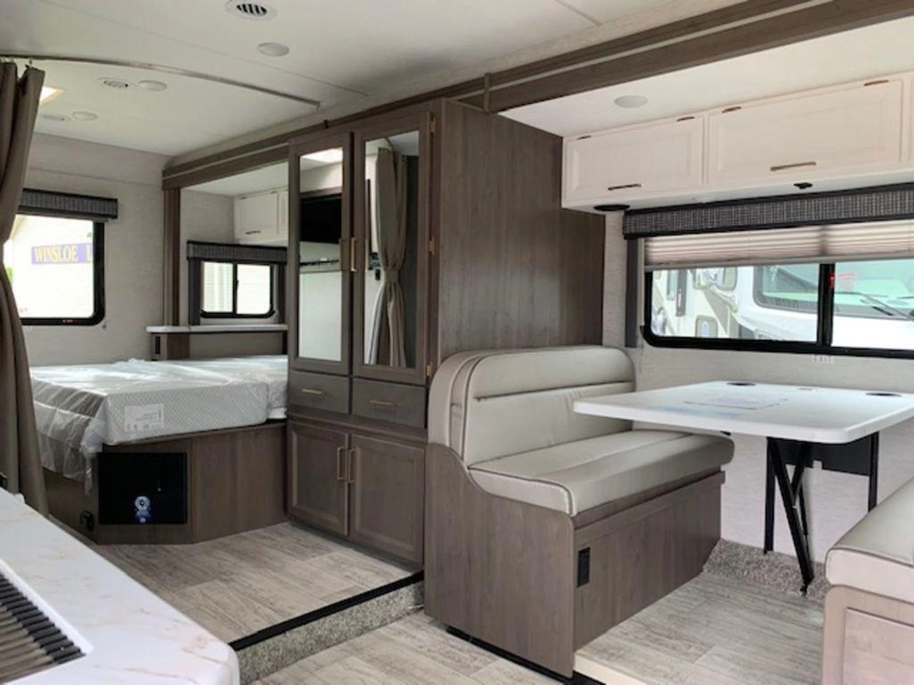 2024 Thor Motor Coach Chateau 24f alt