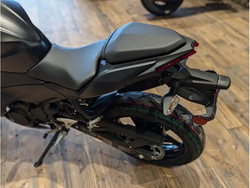 2026 Kawasaki Ninja 500 // Metallic Flat Spark Black/Metallic Spark Black thumbnail 12