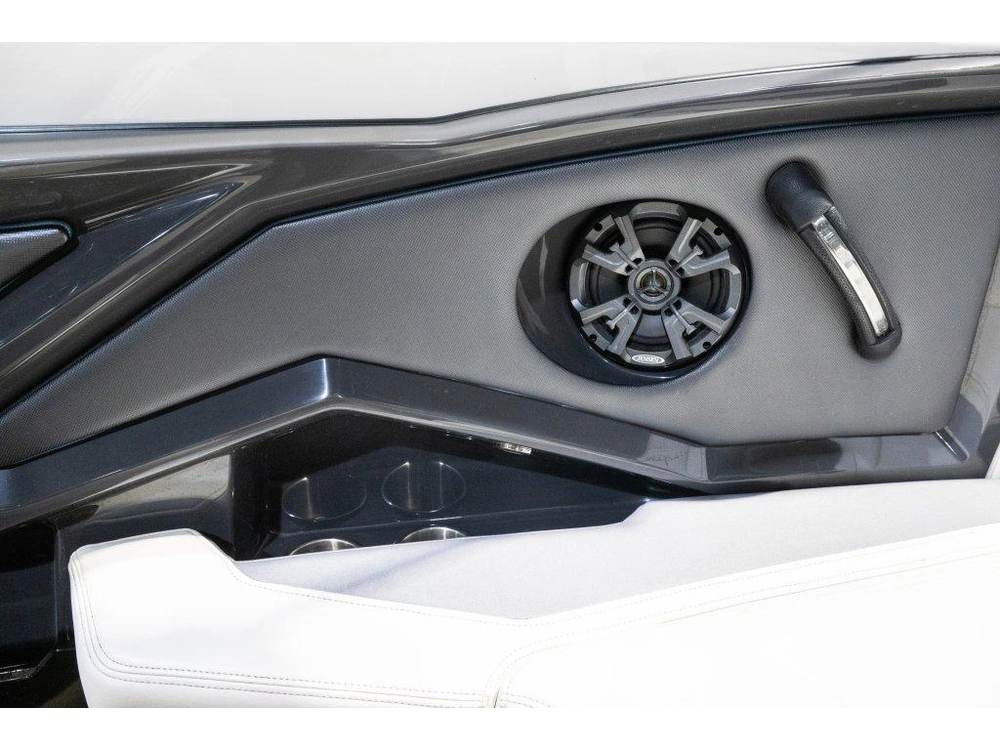 Monterey Boats 214 Ss Br 2014 alt