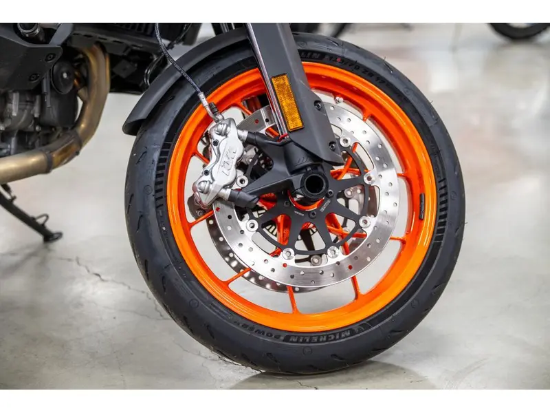 2024 KTM 890 SMT thumbnail 5