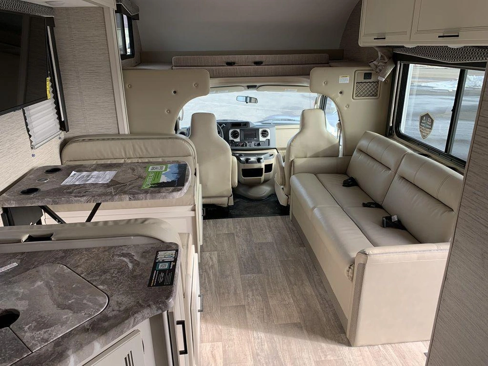 2023 Thor Motor Coach Chateau 28z alt