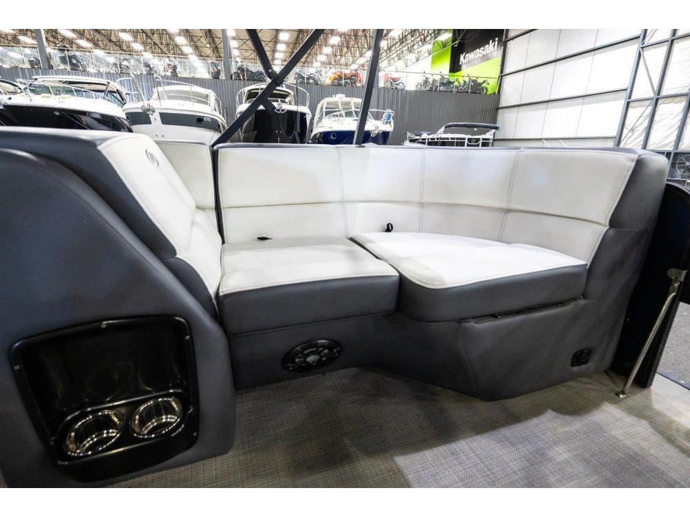 Manitou 22 Aurora Le Angler Merc 115 2022 alt