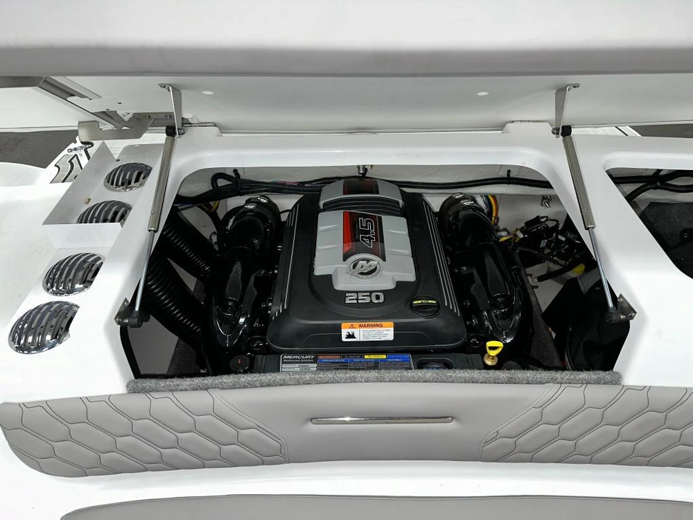 Four Winns H1 Mercruiser 4.5l / Alpha 2023 alt