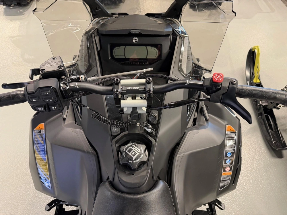 Ski-doo Renegade X 900 Turbo R Ice Ripper 2026 alt