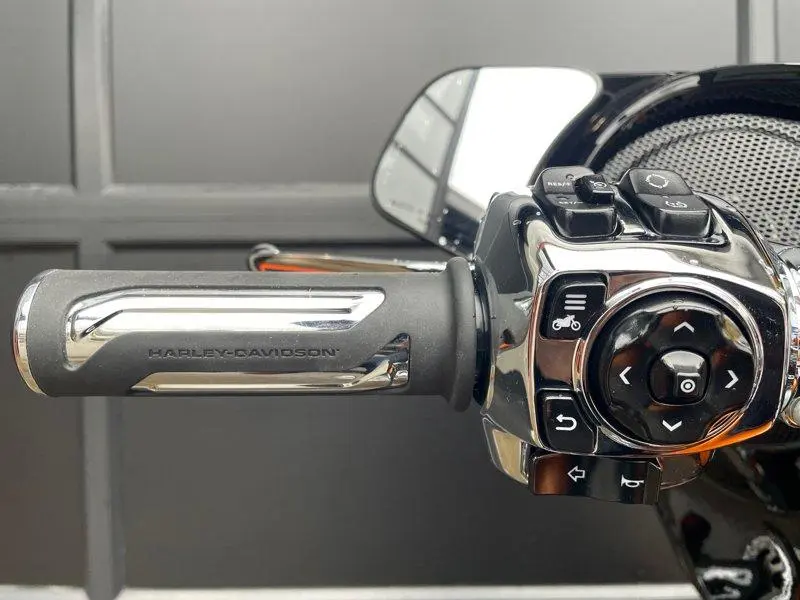 2026 Harley-Davidson FLHXSE - CVO™ Street Glide® thumbnail 14