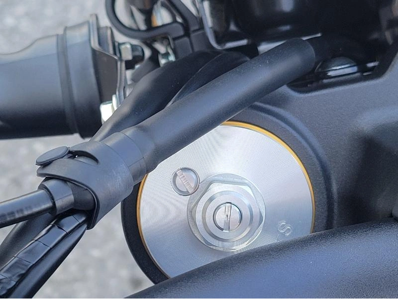 2025 Suzuki Dr-z4s alt