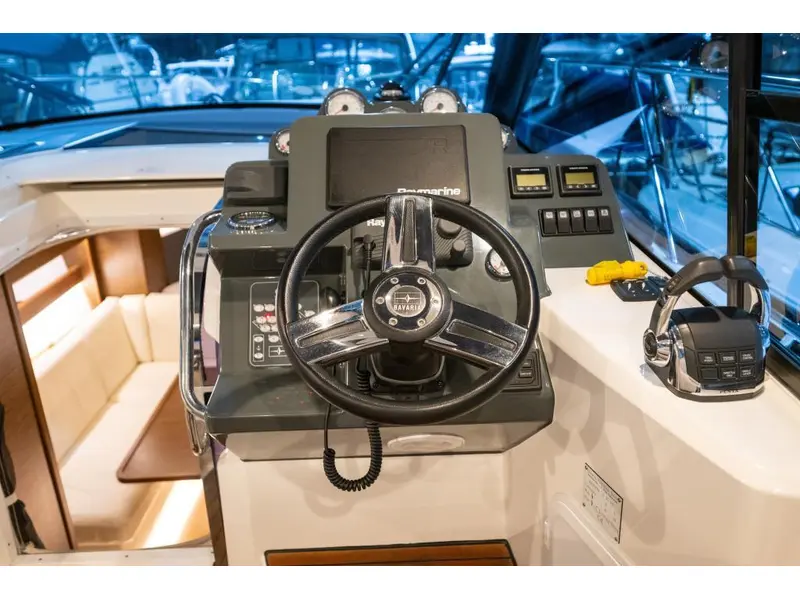 2018 Bavaria Motoryachts S33 HT VOLVO D3-220 thumbnail 10