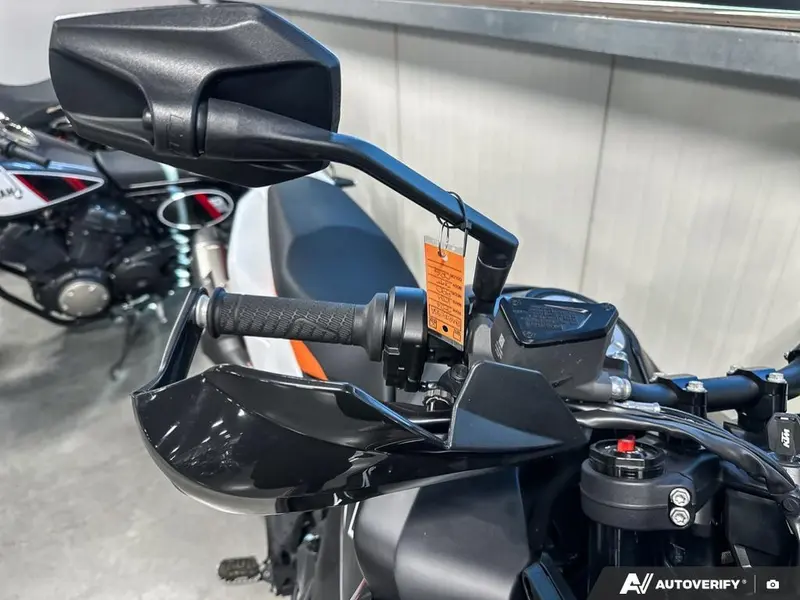 2024 KTM 890 SMT thumbnail 17