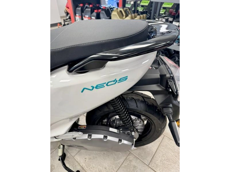 2025 Yamaha Neo's Electric Scooter alt
