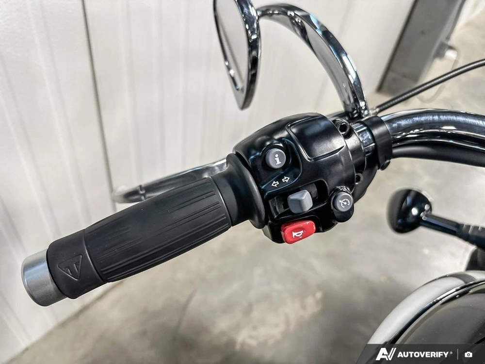 2023 Triumph Bonneville Speedmaster Sapphire Black/fusion White alt