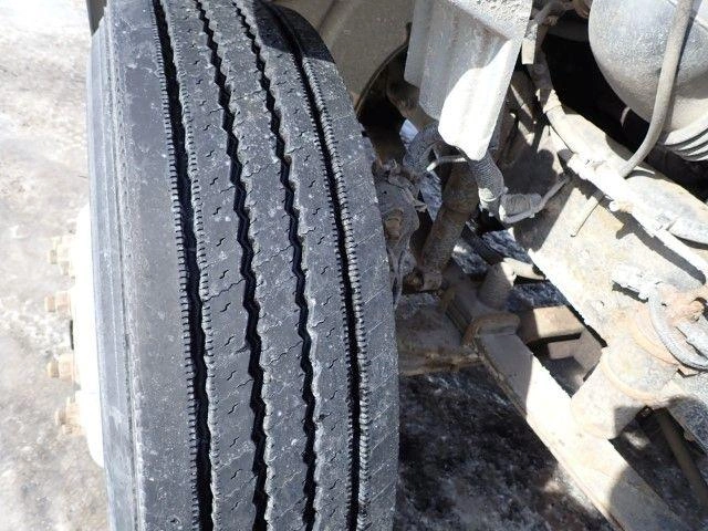 Freightliner M2106 2005