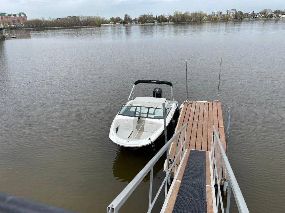 Sea Ray 190 Spo 2021 alt