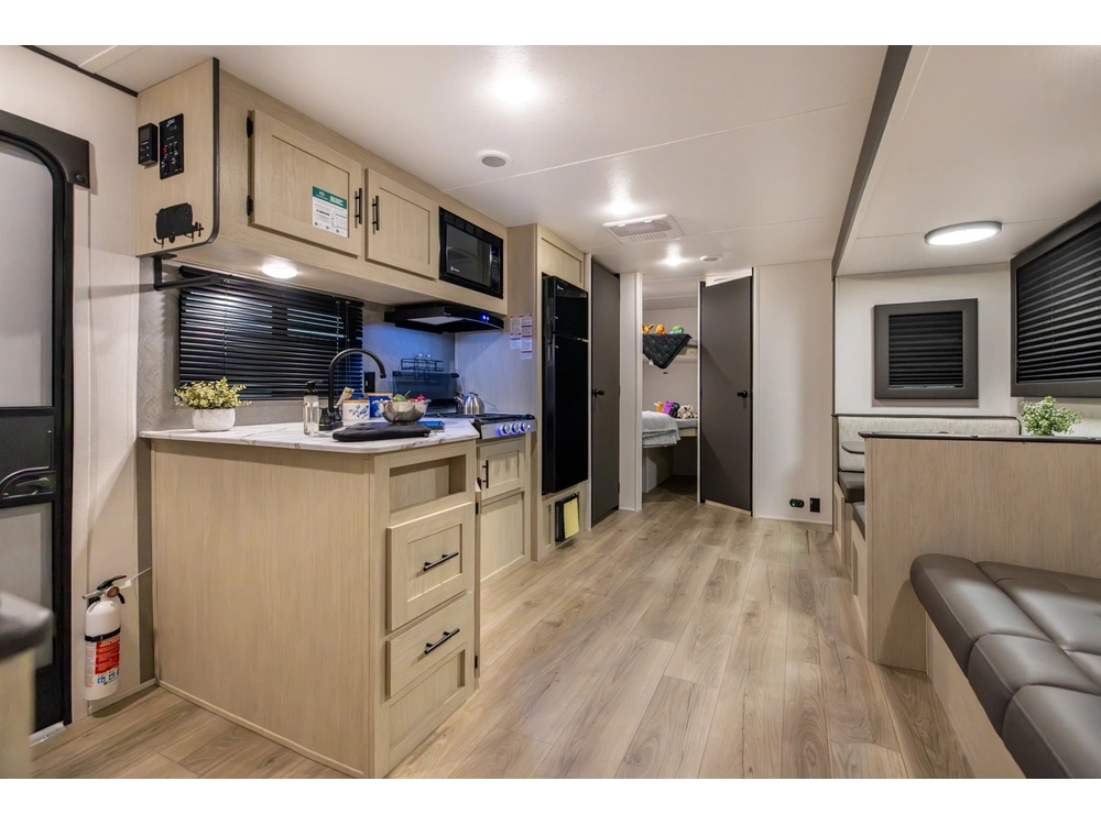 Coachmen Shasta I-5 Edition 527bhs 2026 alt