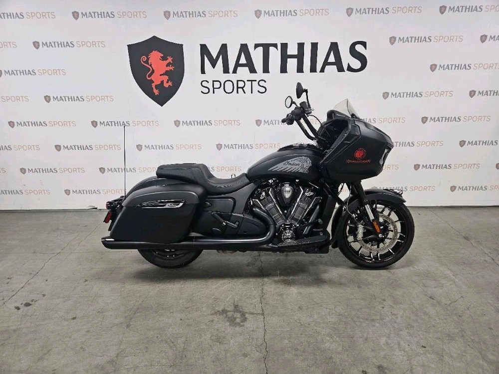 2023 Indian Motorcycle Challenger Dark Horse alt