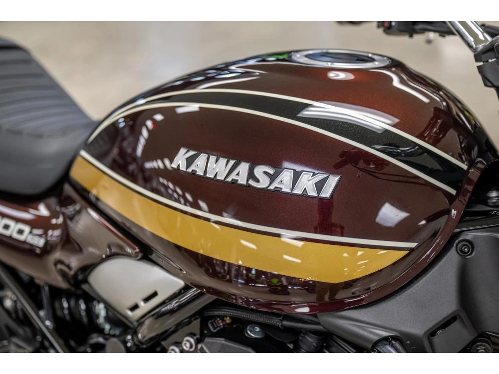 2025 Kawasaki Z900rs alt