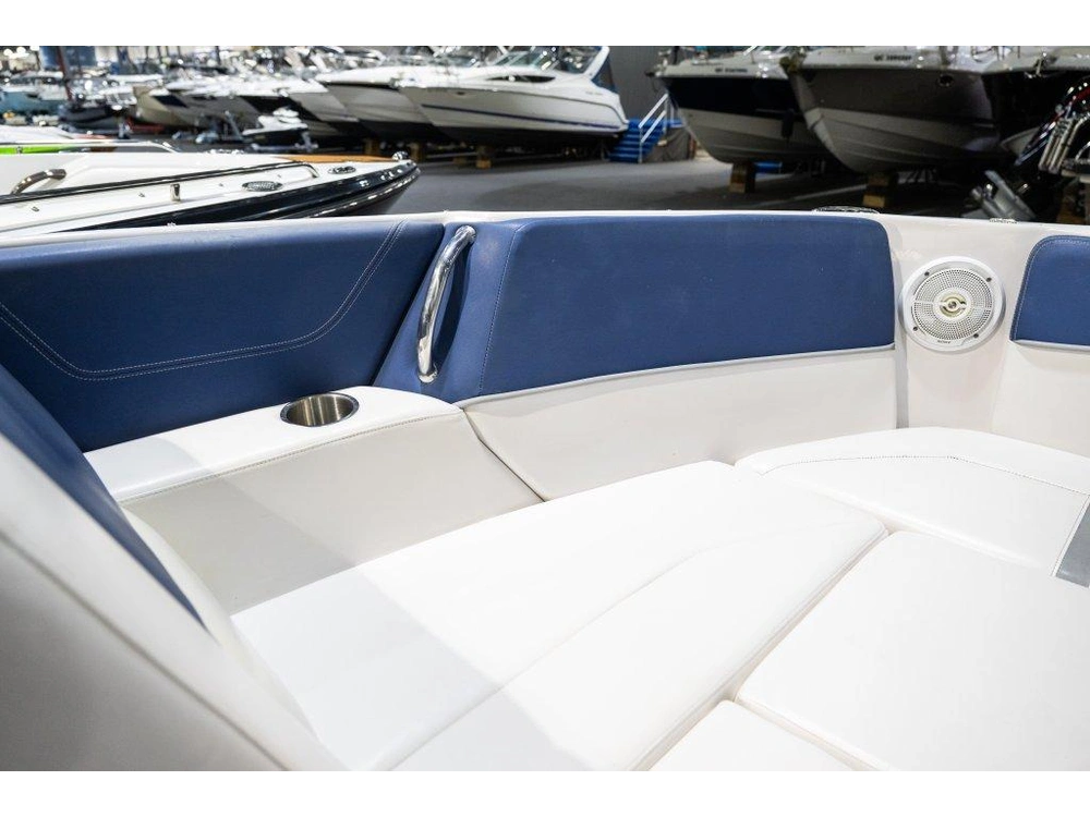 2012 Four Winns 230 Horizon alt