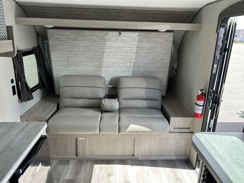 2024 Coachmen Catalina Summit Series 7 154rbx alt