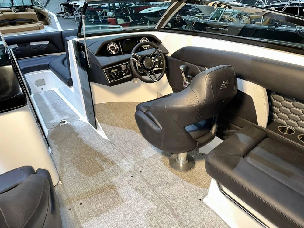 Four Winns Hd8 Mercruiser 6.2l / Bravo 3 2024 alt