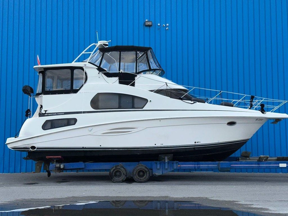 Silverton 390 Motor Yacht 2003 alt