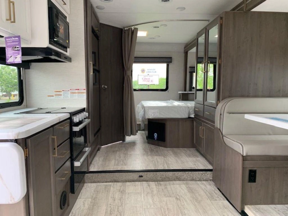 2024 Thor Motor Coach Chateau 24f alt