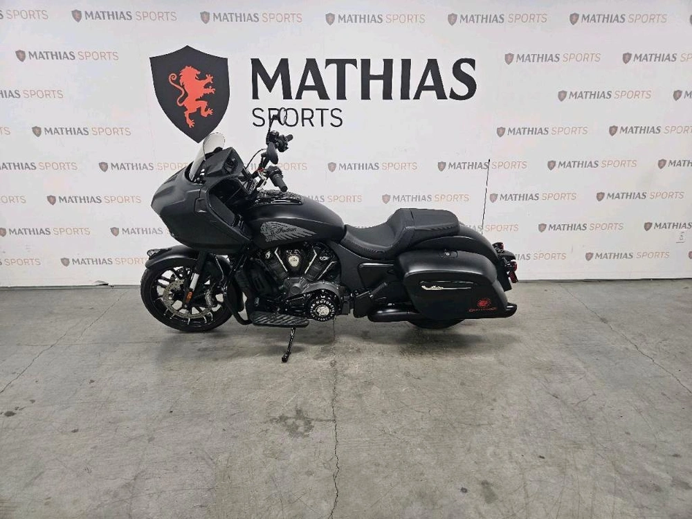 2023 Indian Motorcycle Challenger Dark Horse alt