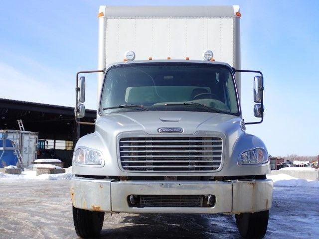 Freightliner M2106 2005