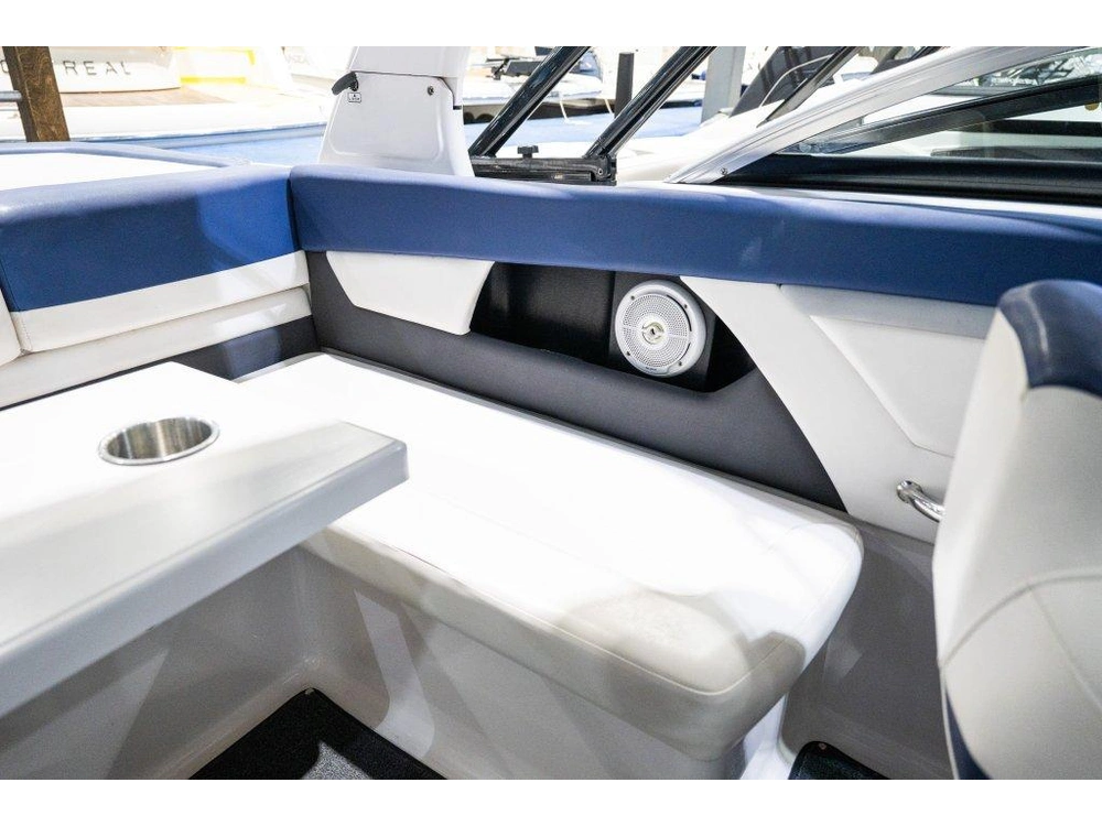 2012 Four Winns 230 Horizon alt